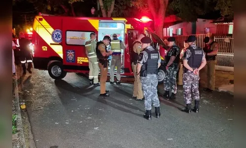 Suspeitos invadem casa e atiram contra jovem e pitbull em Sarandi