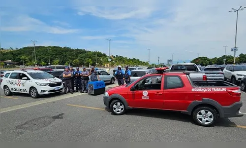 PMs resgatam cães deixados em veículo sob calor de 37°C