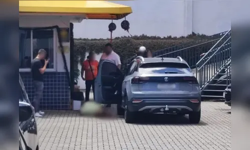 Homem é executado com tiro na cabeça no PR; câmera flagra crime