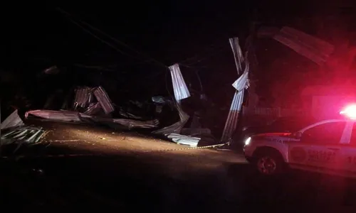 Chuva derruba teto de ginásio e deixa uma pessoa morta e 57 feridas