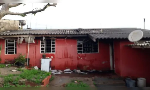 Incêndio em residência mobiliza equipes dos Bombeiros de Apucarana