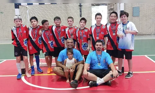 Arapongas é vice-campeã no Festival Paranaense de Mini-Handebol