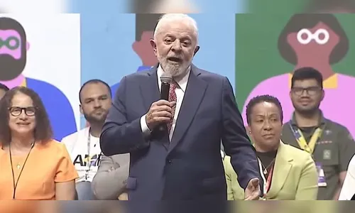 Presidente Lula diz estar feliz com 'ministro comunista' no STF