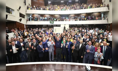 Jair Bolsonaro recebe o título de cidadania honorária do Paraná