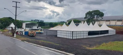 Toda a estrutura da festa foi montada no estacionamento do Ginásio de Esportes Mário Leão