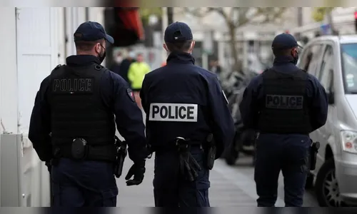 Ataque com faca e martelo deixa um morto e dois feridos em Paris