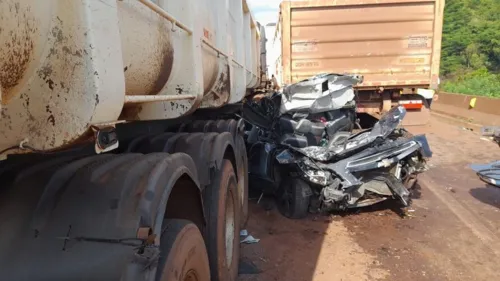 Veículos ficaram destruídos em acidente na Serra de Igarapé, no dia 27 de novembro