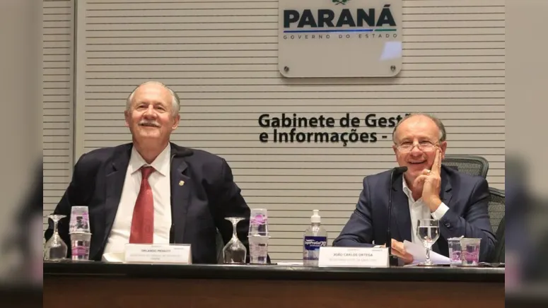 Orlando Pessuti ao lado do secretário João Carlos Ortega