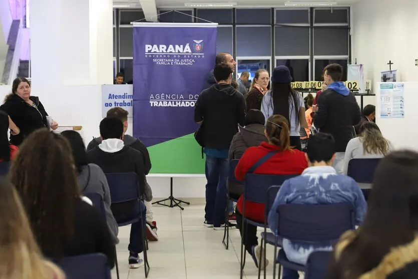 Agências do Trabalhador têm 15,9 mil vagas no Paraná.