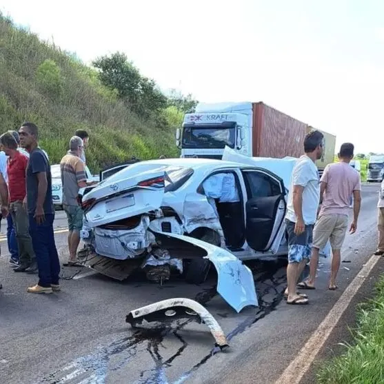 O motorista de um carro da Prefeitura de Londrina ficou ferido