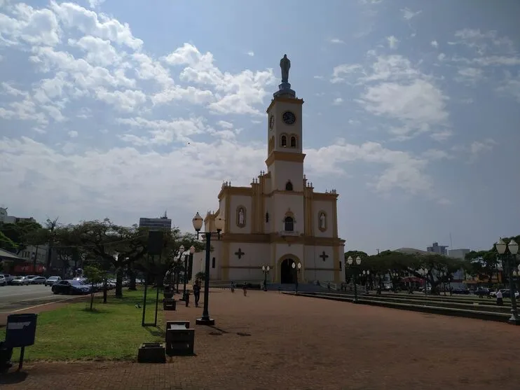 As temperaturas estarão entre os 20°C e 30°C.