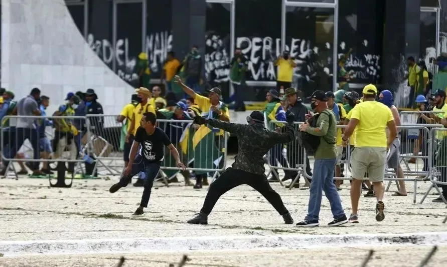 Ataque aos Três Poderes ocorreu em 8 de janeiro de 2023