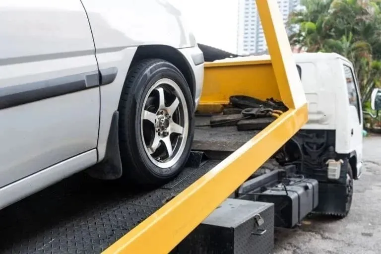 Carro foi apreendido na  madrugada desta quinta-feira