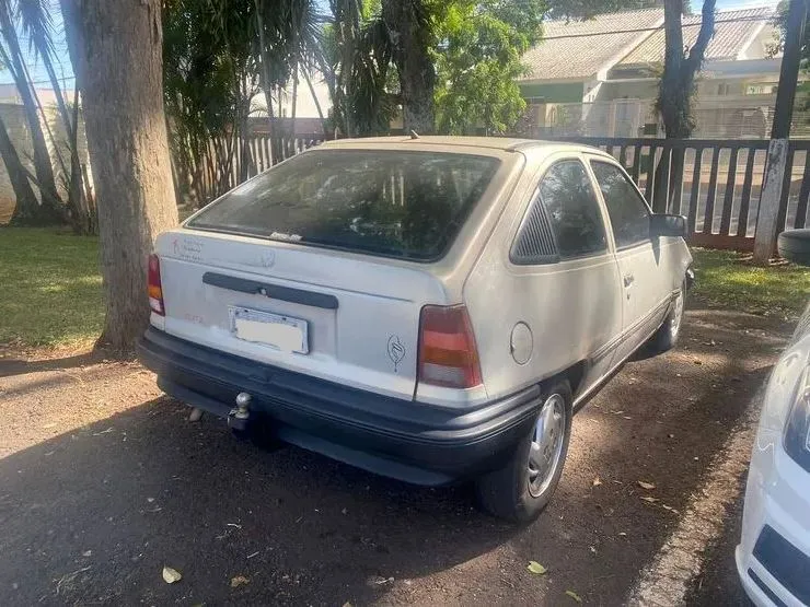 Carro foi encontrado durante a noite desta terça-feira (2)