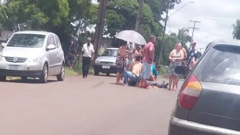 Colisão entre moto e carro deixa ferido no Jardim Paraná em Ivaiporã