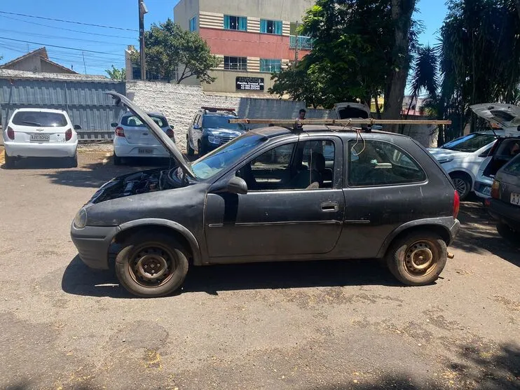 Corsa foi furtado no parque industrial