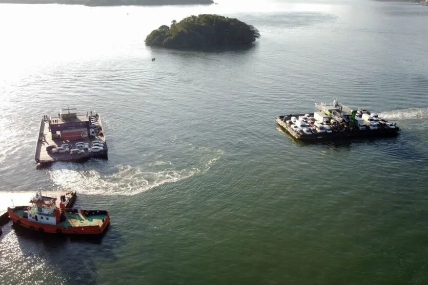 Ferry boat de Guaratuba, no Litoral o Paraná.