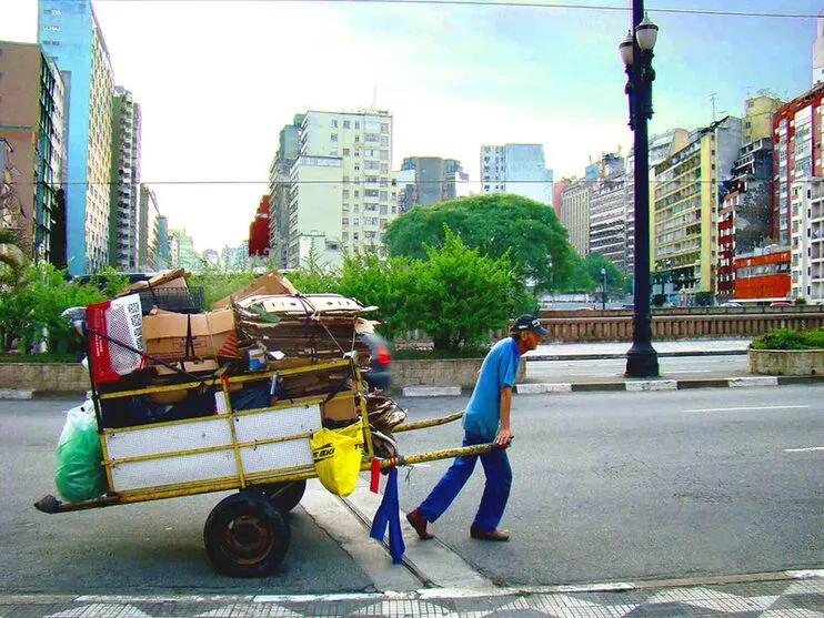 Geral
Catadores de recicláveis reivindicam pagamento fixo pela coleta