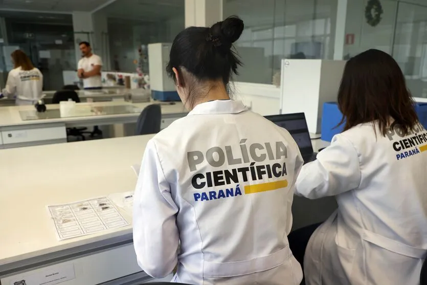 Laboratório de análise de novas sobstâncias psicoativas da Policia Científica do Paraná, é destaque nacional na detecção de drogas que ainda não foram catalogadas, com uso de equipamentos para identificar drogas recem criadas.