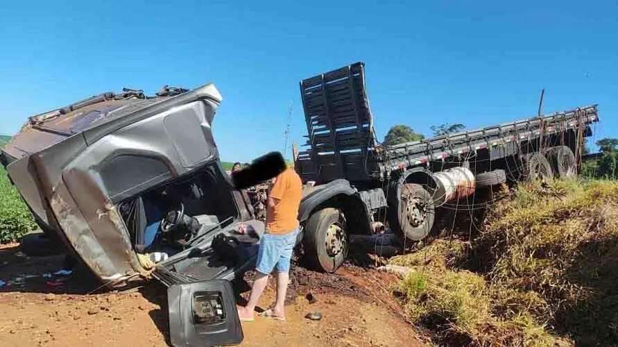 O acidente na PR-466 foi por volta das 15h30