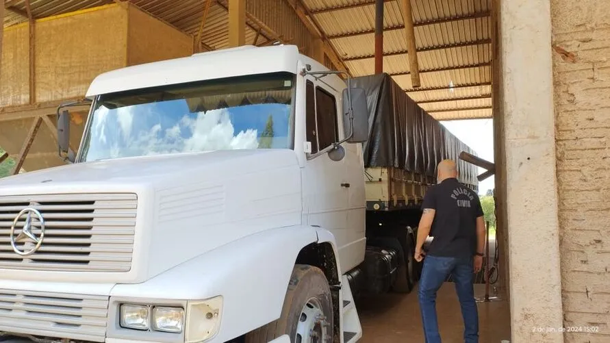 O barracão foi encontrado nesta terça-feira (2)