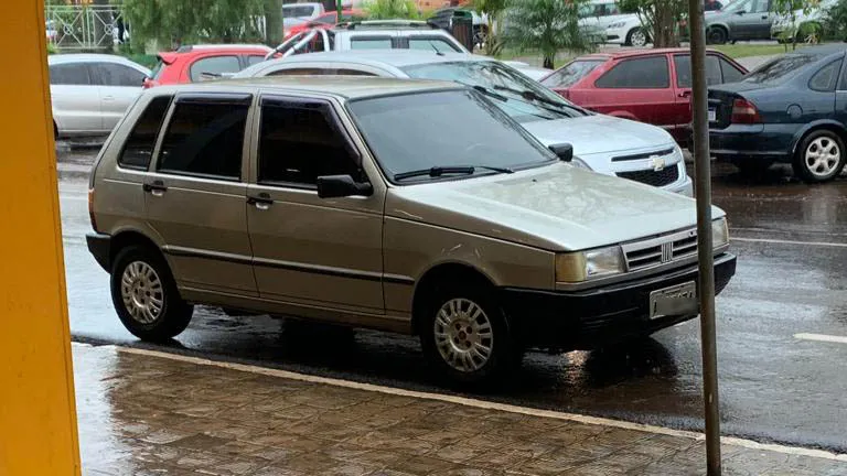 O carro foi encontrado abandonado na zona rural