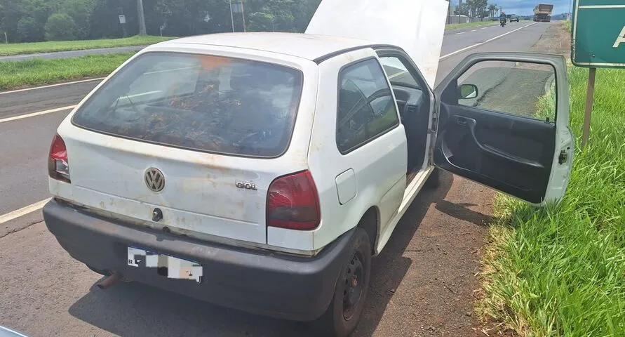 O carro foi recuperado na manhã desta segunda-feira