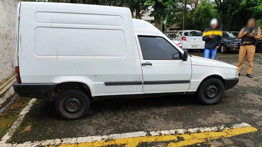 O carro foi recuperado nesta terça-feira