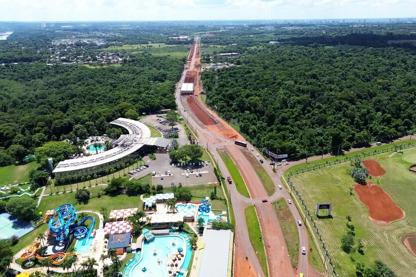 O serviço que mais se destaca ao longo do trecho é a terraplenagem