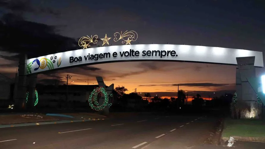 Portal da Av. Ladislao Gil Fernandez em Ivaiporã ganha novo visual