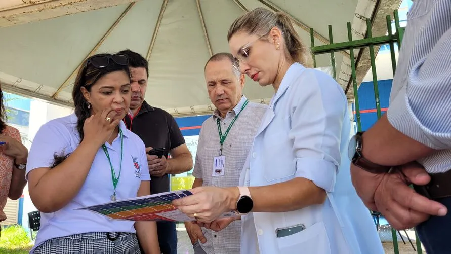 Profissionais dão orientações sobre a dengue