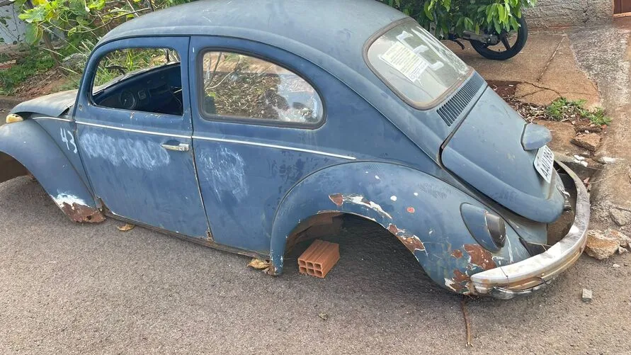 Saúde afirma que carros abandonados podem se acumular água