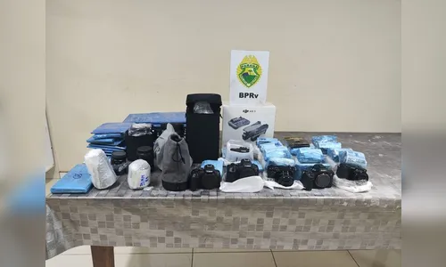 PRE apreende câmeras fotográficas e drones em bagagem de passageira