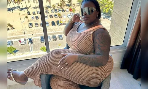 “Olha essa cintura”, comemora Jojo Todynho ao usar shorts jeans largos