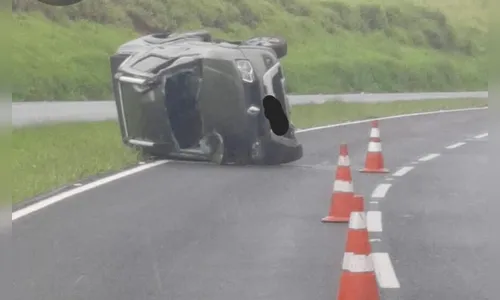 Jovem de 23 anos fica ferida após capotamento na rodovia PR-986