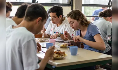 Programa que oferta três refeições nas escolas do PR vai para o 3º ano