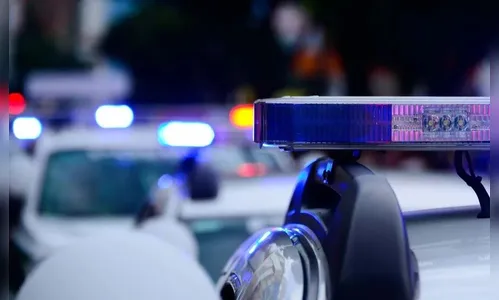 Mulher embriagada agride homem em frente ao hospital na região