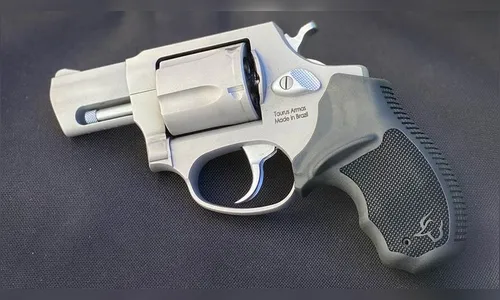 Criminosos invadem casa e furtam revólver e outros itens em Apucarana