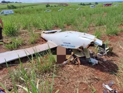 Avião caiu na tarde de sábado