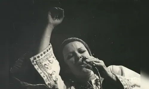 Qual é a relação da cantora Elis Regina com Apucarana