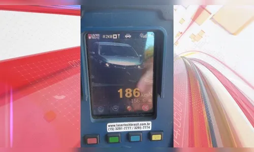 Polícia flagra carro a 186 km/h em rodovia durante a Operação Natal