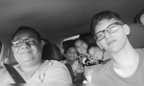 Pai, mãe e três filhos morrem em acidente entre carro e carreta