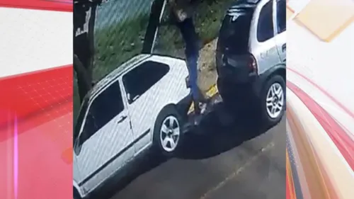 Criminoso coloca o som dentro do outro carro e foge do local