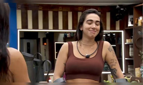 Ela contou que um brother deu um beijo nela e que um outro
comprometido deu uma cantada