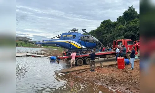 Helicóptero que caiu em Capitólio é retirado da água