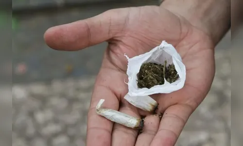 PM de Arapongas flagra adolescente com maconha no Jardim Petrópolis