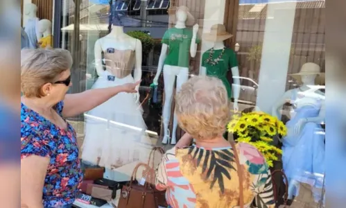 Roupas para o Réveillon tomam conta das vitrines em Apucarana