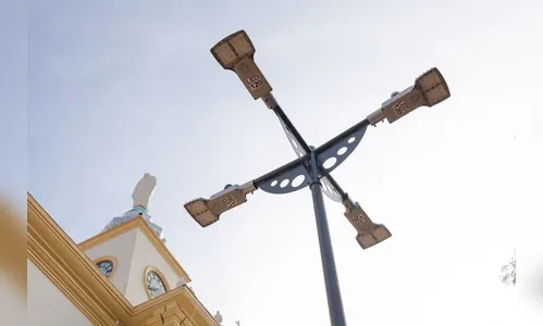 Mais luz para a praça e para a festa
