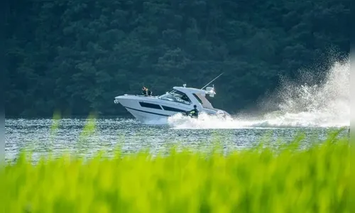 Mulher é resgatada após acidente de lancha que matou duas pessoas