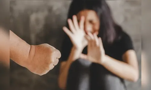 Adolescente chama PM após pai arrastar mãe para quarto em Apucarana